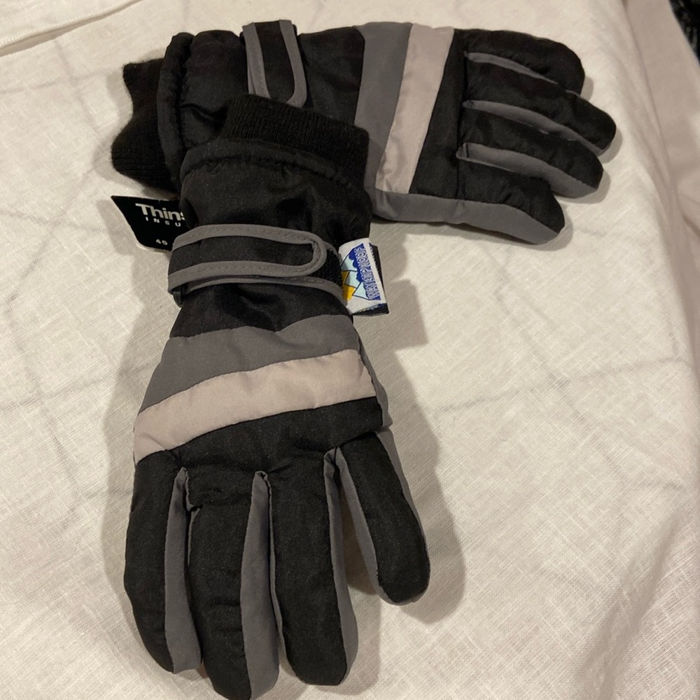 Black with grey accents kids waterproof gloves size 4-7 years